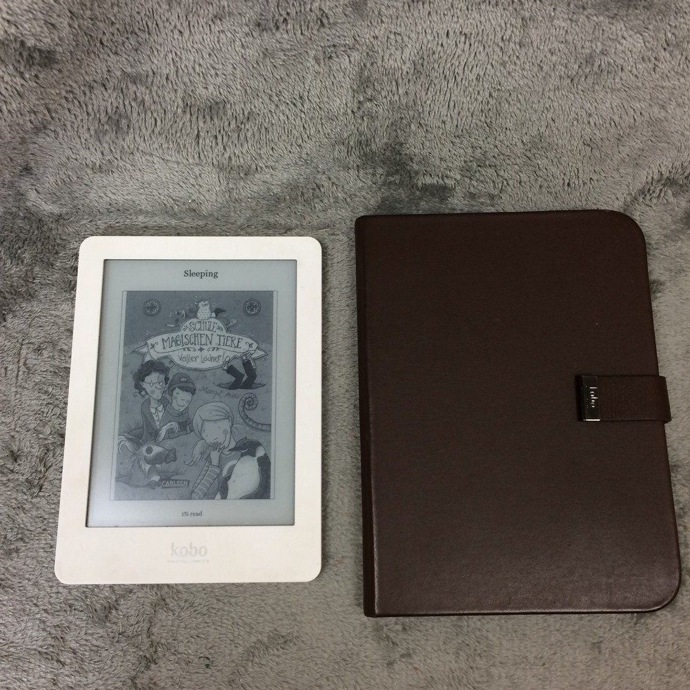 Kobo Glo N613 E-Reader 6 inch E-Ink Backlight WiFi 2GB with Case Bundle